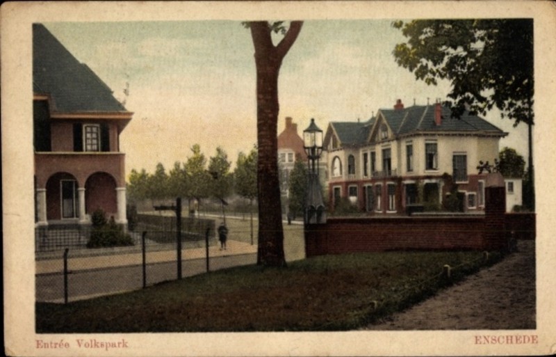 M.H. Tromplaan 51-53 vroeger Rembrandtlaan Volkspark ingang.jpg
