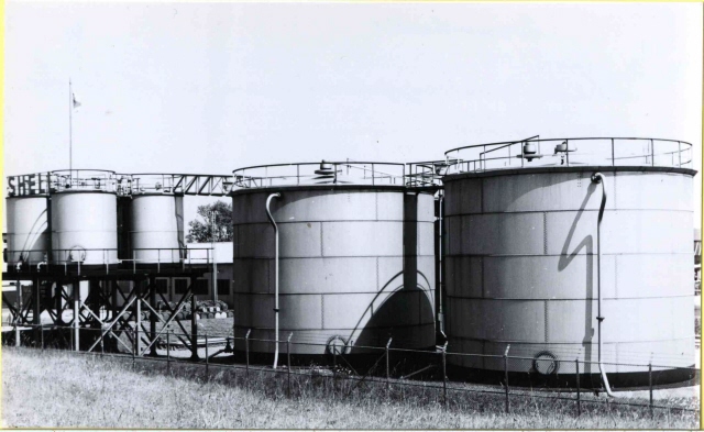 Kanaalstraat 343 Shell Twentekanaal met oliehaven. 1959.jpeg