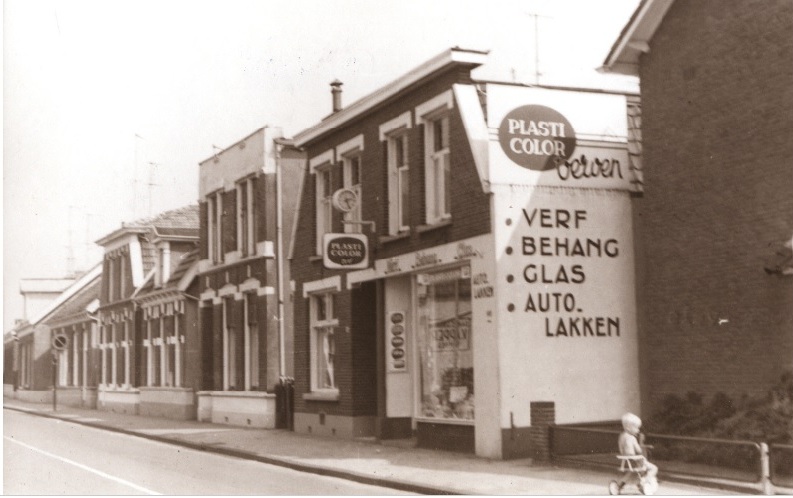 Lipperkerkstraat 192 Van Unen winkel in verf en behang 1967.jpg