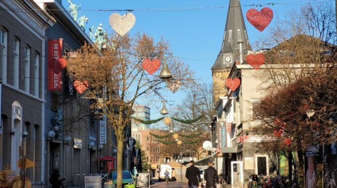 Langestraat versiering Valentijn.jpg