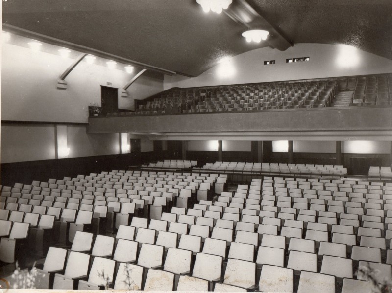 Oldenzaalsestraat 19 Bioscoop Metropole opening 1958 interieur.jpg