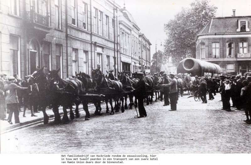 Langestraat 37 richting Van Loenshof rechts Janninkshuis. ca. 1900.jpg