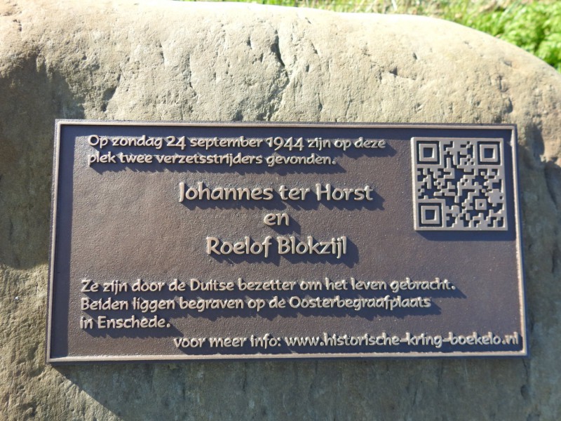 Haaksbergerstraat Usselo bermmonument Johannes ter Horst en Roelof Blokzijl.jpg