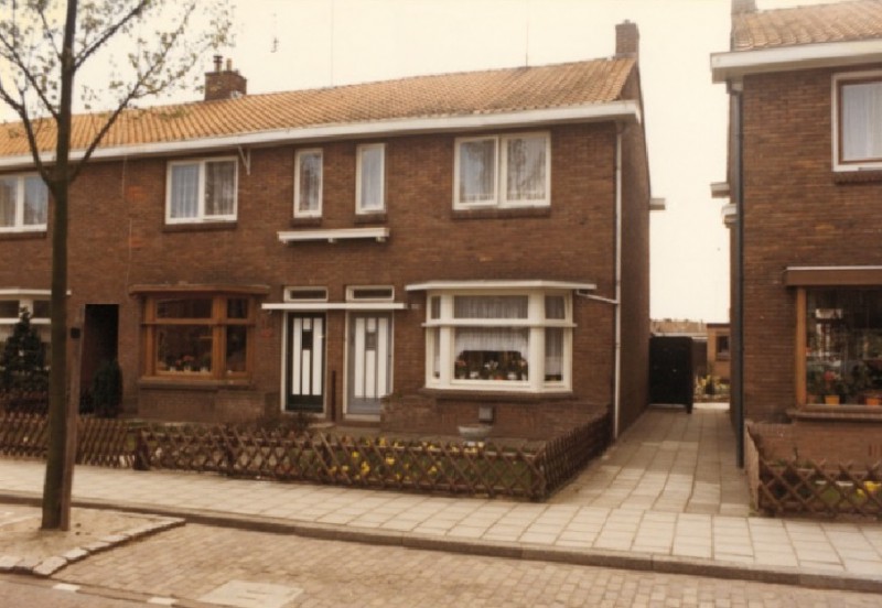 Othmar ten Catestraat 151-153 woningen 1977.jpg