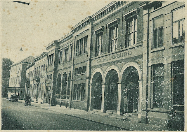 Langestraat 45-47 Schouwburg jaren 30.jpeg