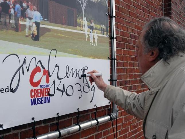 Jan Cremer op plek waar museum zou komen