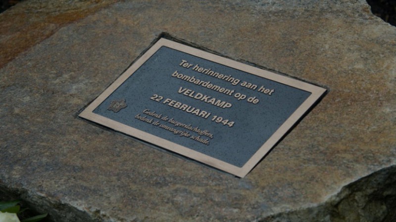 J.H. Boschstraat 30 bij Bethelkerk oorlogsmonument bombardement op de Veldkamp 22-2-1944.jpg