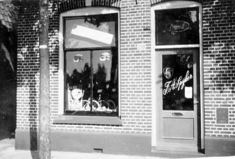 Deurningerstraat 258 rijwielhandel F.A. Spijker.jpg