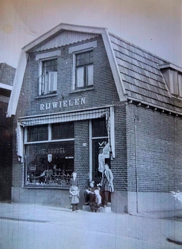 Deurningerstraat 274 rijwielhandel F.A. Spijker..jpg