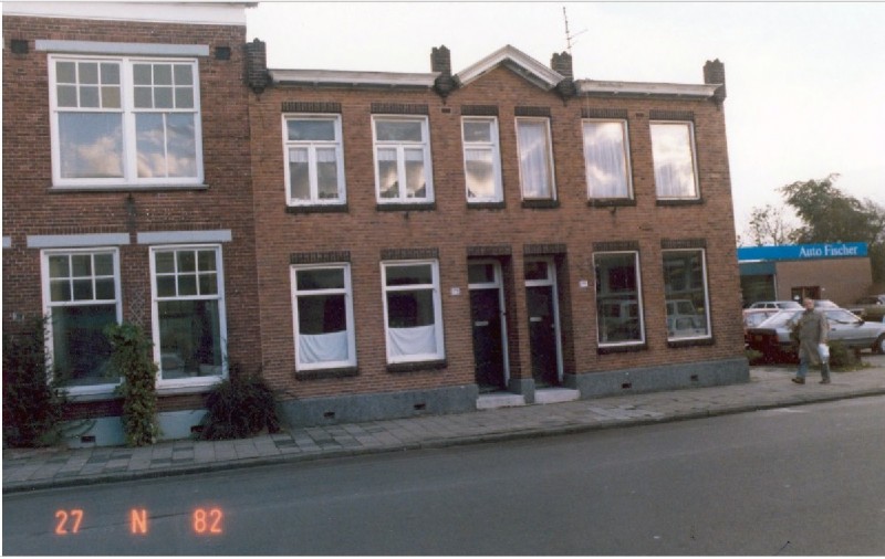 Oldenzaalsestraat 178-180 Voorzijde woningen en garagebedrijf Auto Fischer.jpg