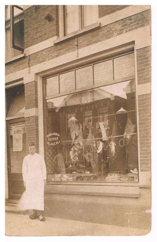 Schurinksweg 1 slagerij Stoter omstreeks 1925.jpg