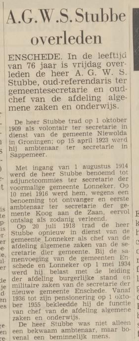 A.G.W.S. Stubbe Referendaris Gemeentesecretarie chef afdeling Algemene Zaken en Onderwijs krantenbericht Tubantia 28-11-1966.jpg