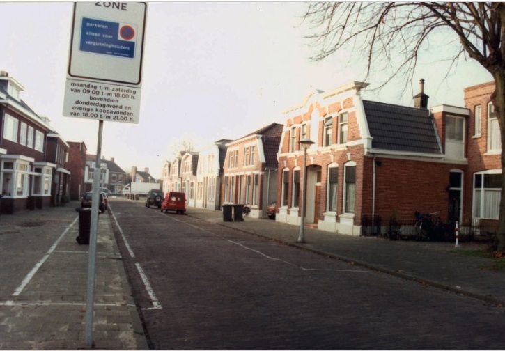 Rietmolenstraat 25-29 richting van de Brinkstraat november 1991.jpg