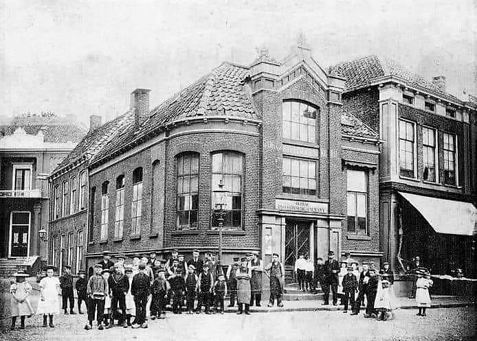 Langestraat hoek Markt vroeger.jpg