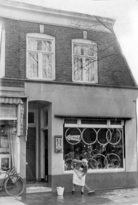 Deurningerstraat 128 rijwielhandel ten Duis voorheen pand bakkerij Termijtelen.jpg