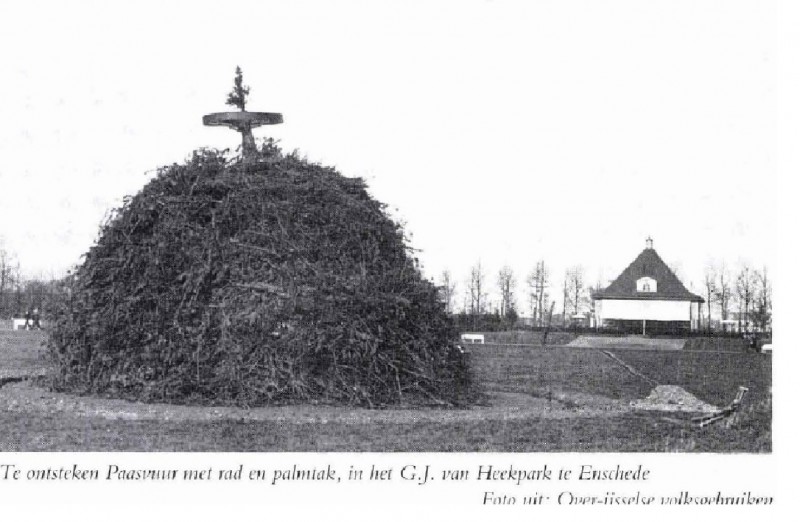 G.J. van Heekpark paasvuur (2).jpg