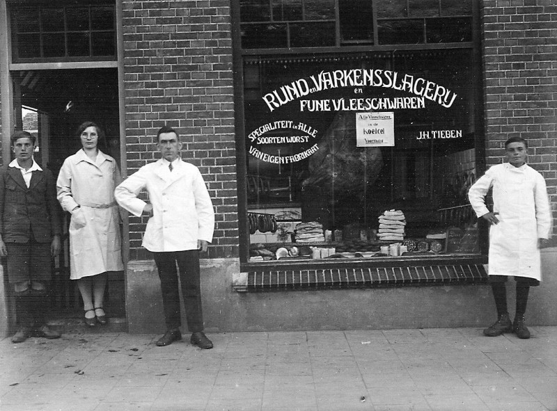 Lage Bothofstraat 334 De Vleeschhouwerij van familie Tieben.jpg