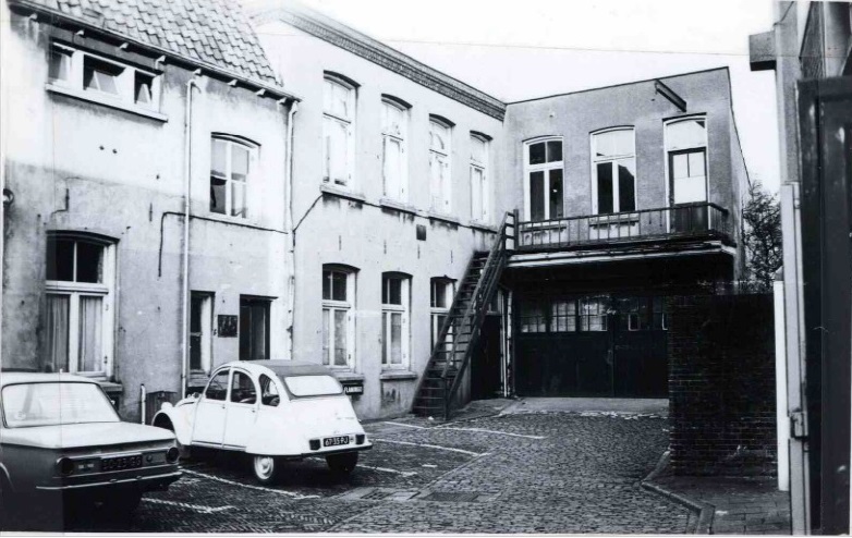 Beltstraat 1 Binnenplaats links van het Belthoes. 1975.jpg