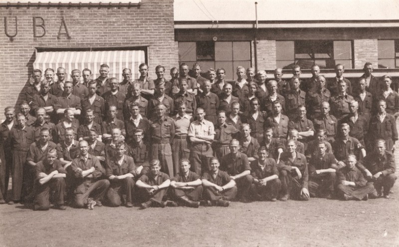 Lipperkerkstraat 175 Stoottroepen, voor tijdelijk onderkomen confectiefabriek Tuba 1945.jpg