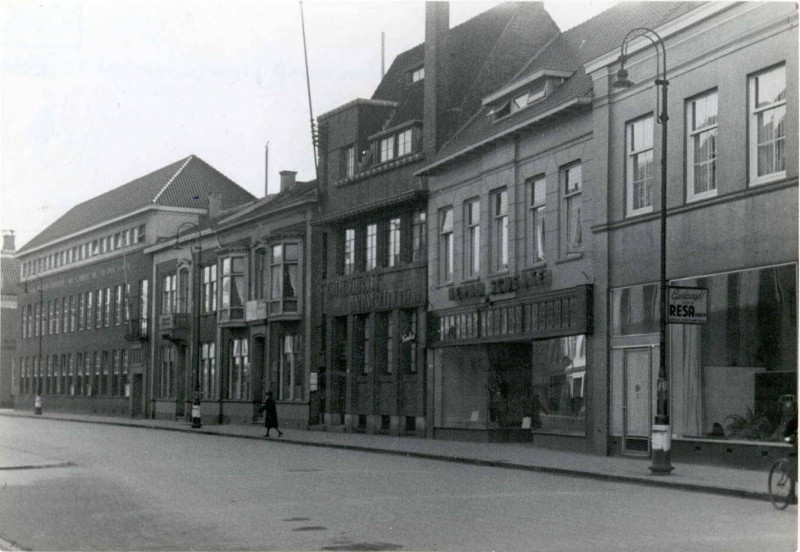 Langestraat 11-17 o.m. pand Dagblad Tubantia 1944.jpg