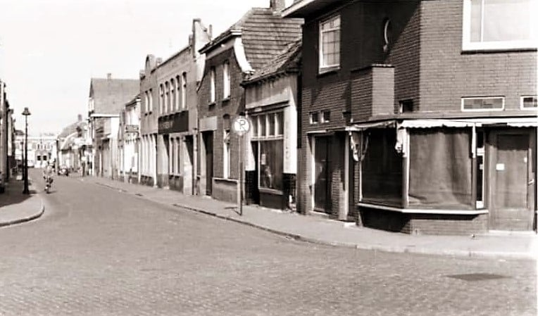 Koningstraat 2-8 vanaf Beltstraat 1955.jpg