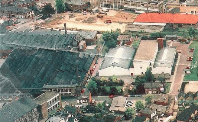 Boddenkampstraat 32 Rechts zijn de Twentehallen, links de TET vroeger de gebouwen van Menko op de achtergrond het Melkfabriek..jpg