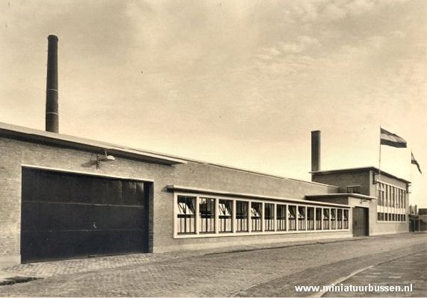 Boddenkampstraat 32 Garage T.E.T . In 1949 nam de T.E.T. na een grondige verbouwing, deze voormalige textielfabriek van Menko in gebruik als garage en werkplaats..jpg