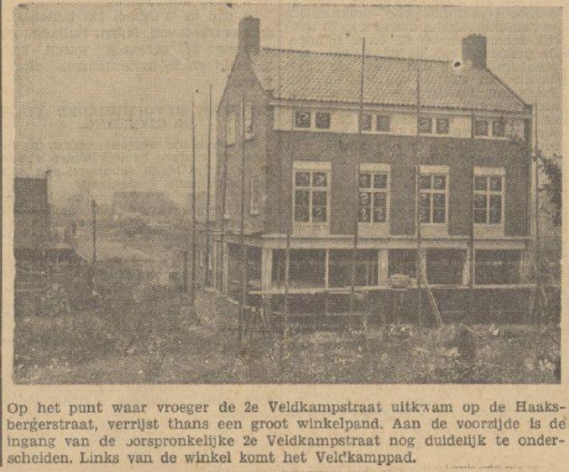 Haaksbergerstraat 298 hoek Veldkamppad (vroeger 2e Veldkampstraat) nieuw winkelpand krantenfoto Tubantia 17-11-1948.jpg