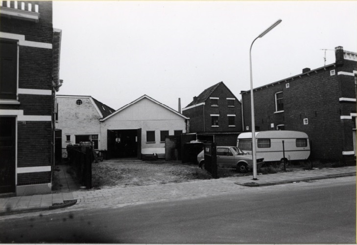 Lipperkerkstraat 76 Bedrijfsruimte Veltkamp voor textielbenodigdheden 13-9-1984.jpg