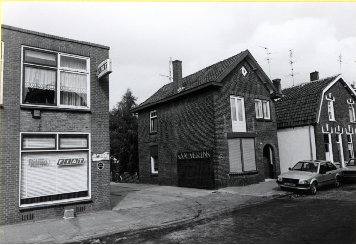 Lipperkerkstraat 355 Fiat garage Kaalverink met inrit en woningen 13-9-1984.jpg