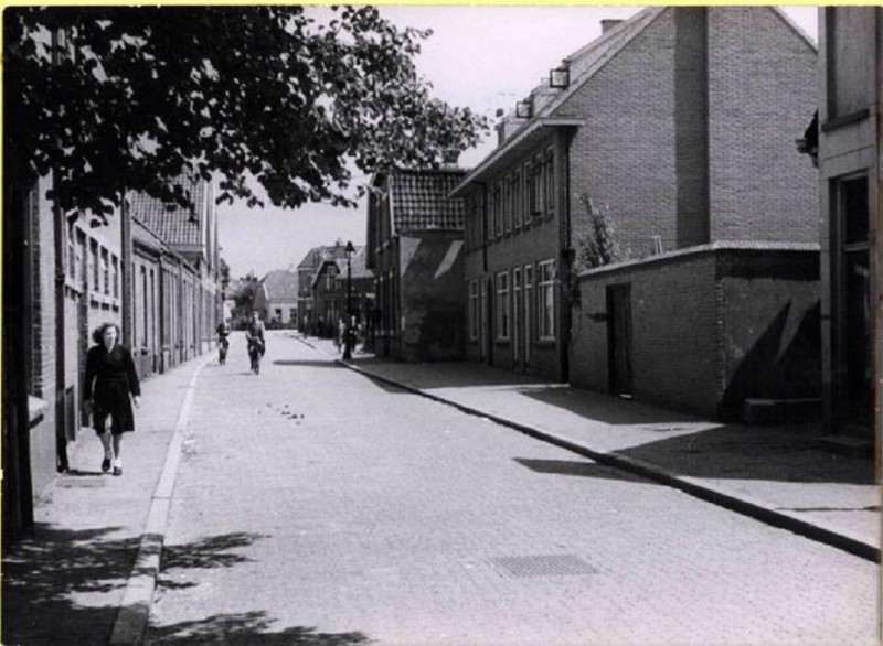 Gronausevoetpad  vanaf de Lipperkerkstraat richting Oliemolensingel. juli 1943.jpg