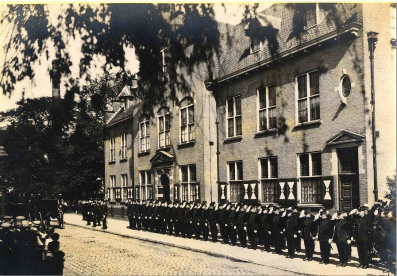 Haaksbergerstraat - Begrafenisstoet i.v.m. overlijden commissaris Dirk Beunder. 1925.JPG