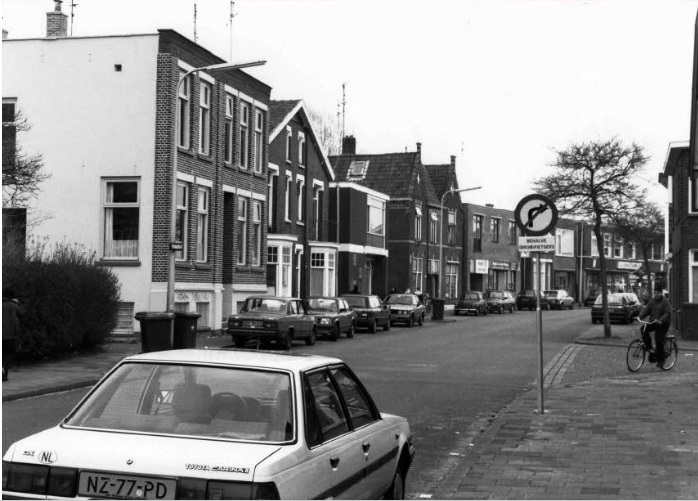 Brinkstraat 97 links. rechts Floresstraat..jpg