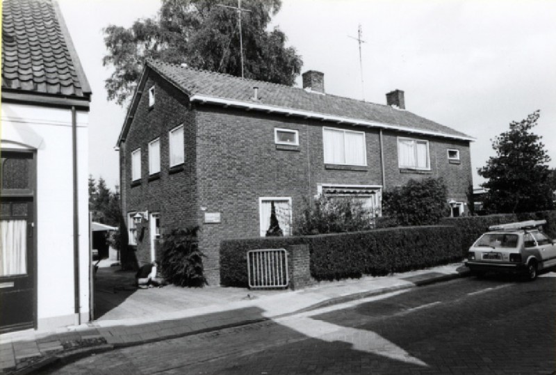 Lipperkerkstraat 275 en 277 met kolen- oliehandelaar Verveld 13-9-1984.jpg