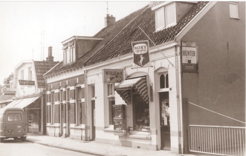 Lipperkerkstraat 265-271 woningen en sigarenmagazijn Spek 1967.jpg