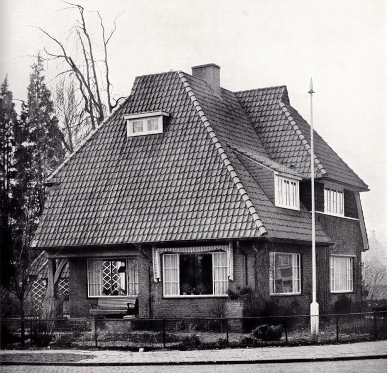 Lorentzlaan 4. Door van Egteren gebouwd voor B.L.W. visser. Architect F S baartman uit Enschede.jpg