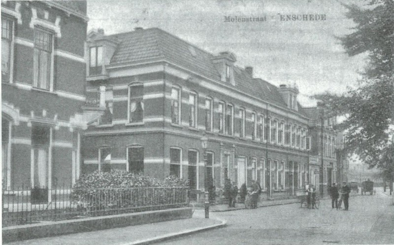 Molenstraat 16-22 Hotel Zwijnenberg 1917 in 1965 door brand verwoest.jpg