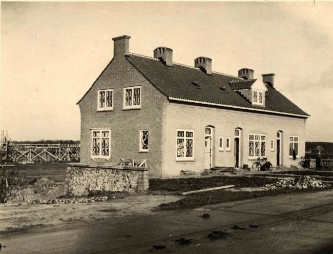 Bruggenmorsweg 180-182-184 dienstwoningen bij rioolwaterzuivering 1942.jpg