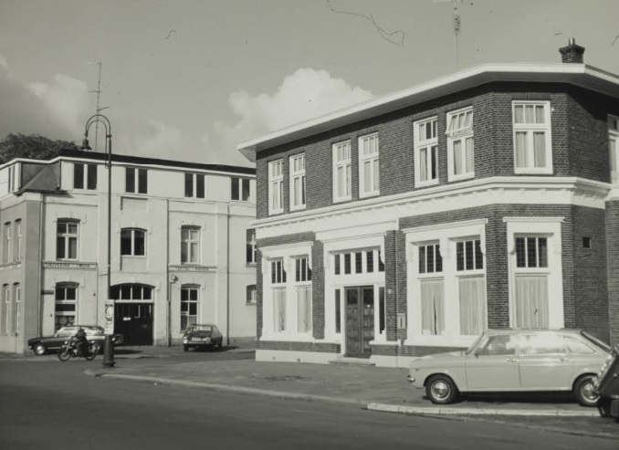 Hengelosestraat 80 hoek Boddenkampstraat 1 met fabriek van Weyl. Later ook Twepa en kantoor Prenger. 21-10-1970.jpg