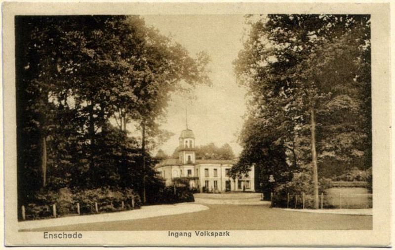 Parkweg Volkspark ingang en restaurant.jpg