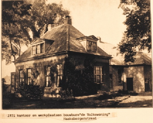 Haaksbergerstraat Kantoor en werkplaatsen van de Volkswoning in 1931. Dit is het oude buitengoed Het Pathmos.jpeg