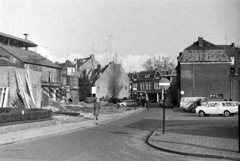 Zuiderhagen 109 links en 90-92 rechts destijds, uitkomend op de Kalanderstraat (was ooit Alsteedschestraat)..jpg