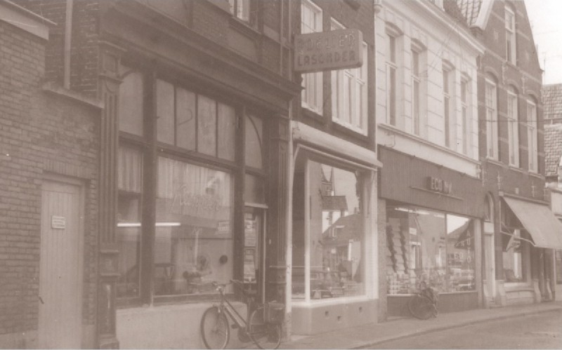 Noorderhagen 1-3 Voorzijde winkelpanden o.a. poelier Lasonder, ECO N.V. Valk en Töniës 1967.jpg