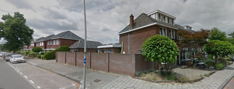 Kastanjestraat 28 hoek Elferinksweg vroeger locatie taxibedrijf Vos.jpg