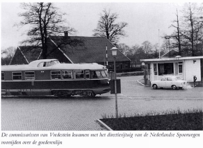 Burgemeester Stroinkweg later Ingenieur Schiffstraat 370  Vredestein directietrein NS bezoek van pres dir. Nederlandse Spoorwegen 13-1-1950.jpg