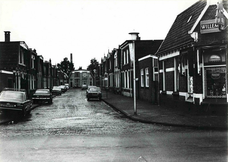 Kuipersdijk 146 hoek Bankastraat richting Billitonstraat 1978.jpg