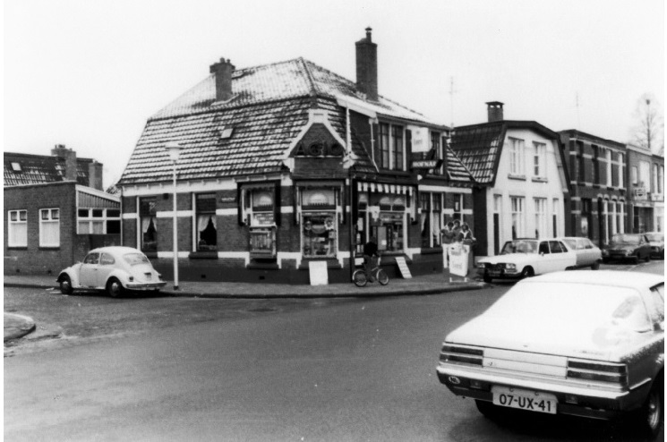 Kuipersdijk 146 hoek Bankastraat Sigaren & tabakszaak 1979.jpg