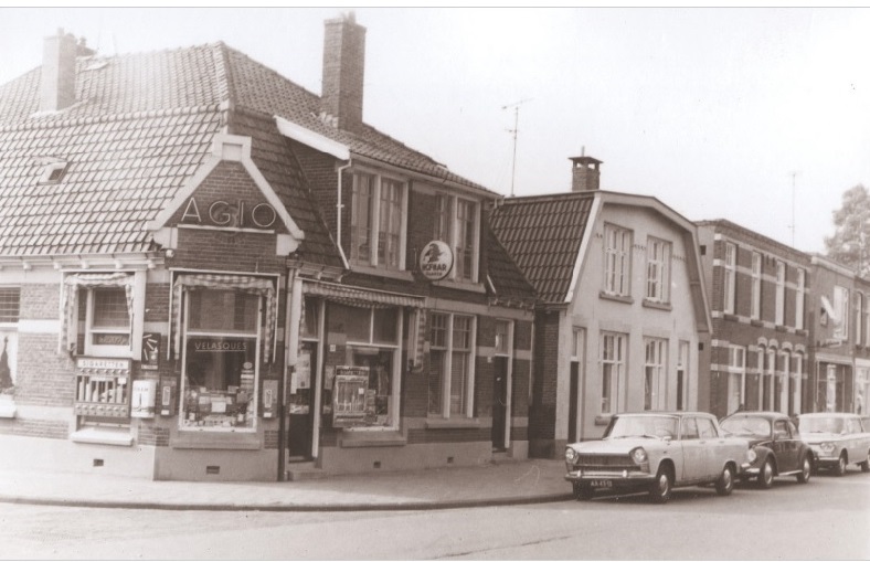 Kuipersdijk 146 Voorzijde woningen en winkel in rookwaren 1967.jpg