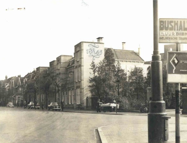 Ripperdastraat 23-29 Herenhuizen naast de ingang naar ziekenhuis Stadsmaten 1961.jpg