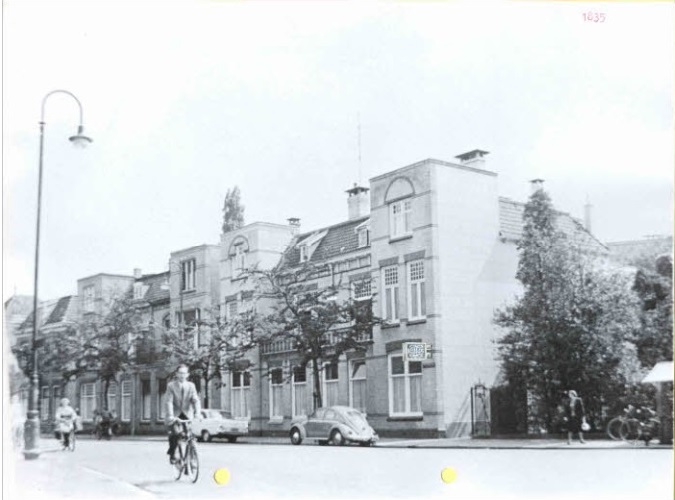 Ripperdastraat 23-29 Herenhuizen naast de ingang naar ziekenhuis Stadsmaten 1969.jpg